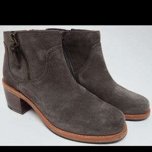 Clarks Clarkdale dawn taupe suede grey heel ankle boots sz 8.5